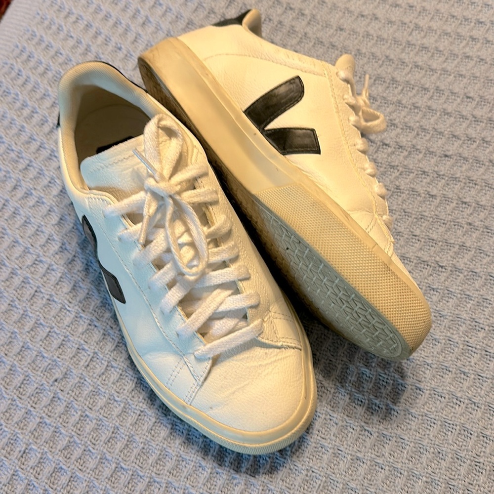 VEJA Campo Sneakers